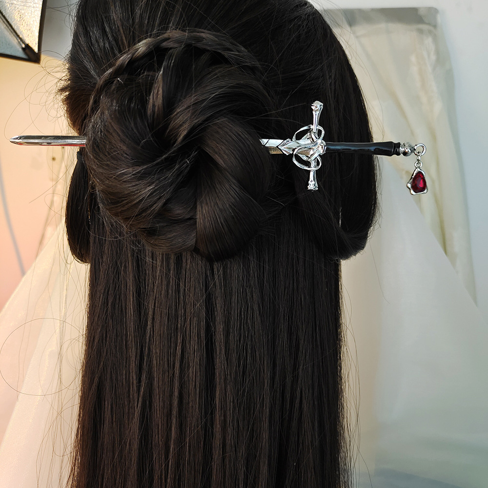 中国の剣の形をしたヘアスティックヴィンテージメタルヘアピンチ - Cosplay Prop Dagger のレビューと価格
